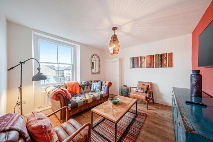 2 Bedroom Flat To Rent In York Place, Harrogate, North Yorkshire, HG1