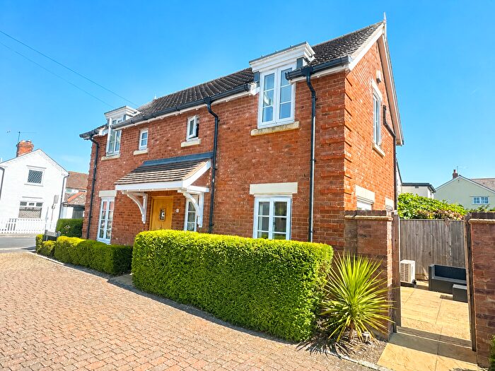 2 Bedroom Detached House For Sale In North Street, Winkfield, Windsor, SL4
