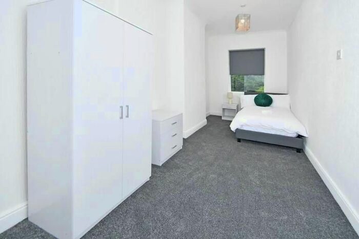 6 Bedroom Detached House To Rent In Queen Anne's Gardens Mitcham, London, CR4