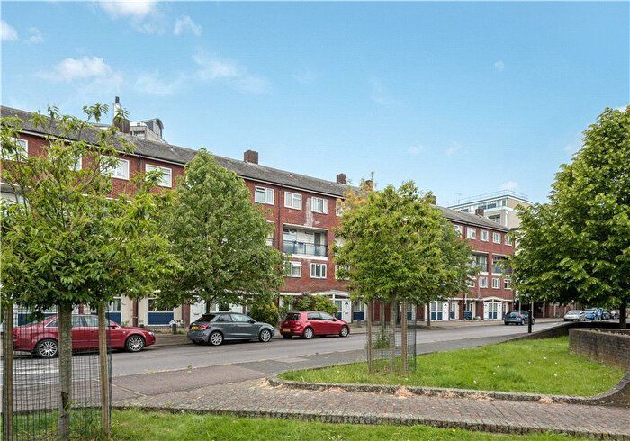 4 Bedroom Flat To Rent In Cooks Road, Kennington, London, London, SE17