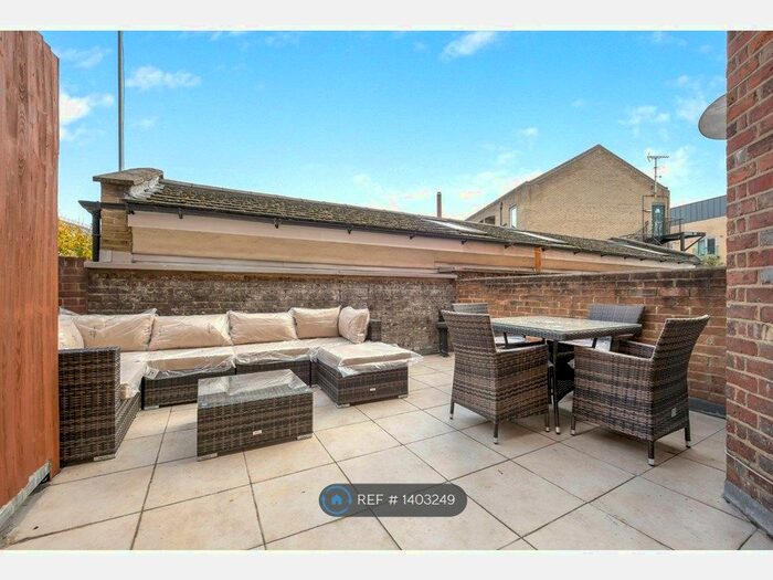 Studio To Rent In Leman Street, London, E1