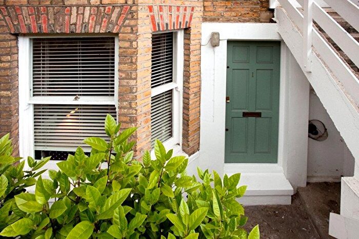 2 Bedroom Apartment To Rent In Dulwich Road, London, SE24