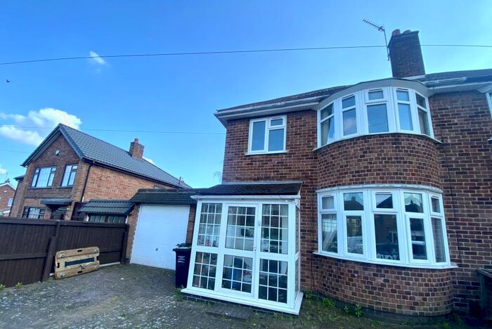 3 Bedroom Semi-Detached House To Rent In Harrowgate Drive, Birstall, LE4