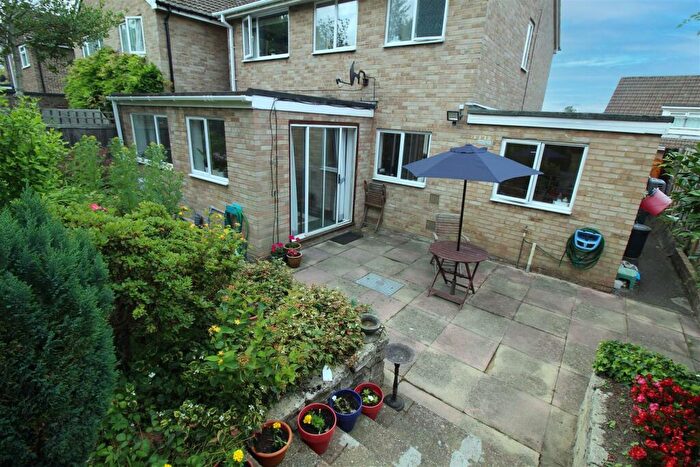 4 Bedroom Detached House For Sale In Pound Hill, Crawley, RH10