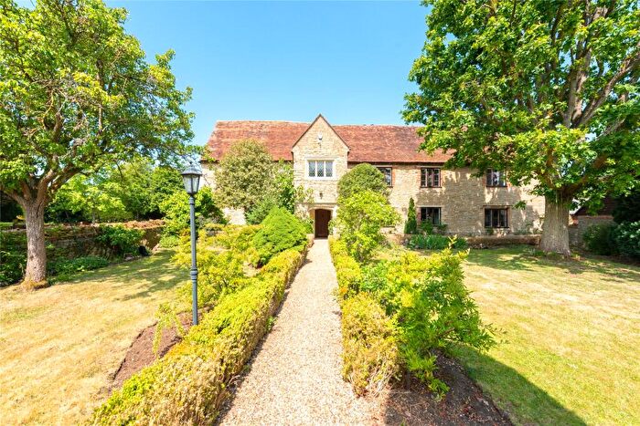 6 Bedroom Detached House For Sale In The Green, Loughton, Milton Keynes, Buckinghamshire, MK5