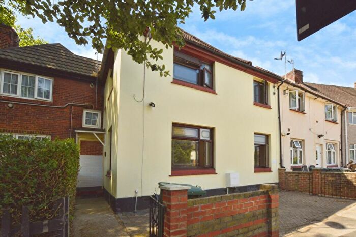 3 Bedroom End Of Terrace House For Sale In Prince Regent Lane, London, E13