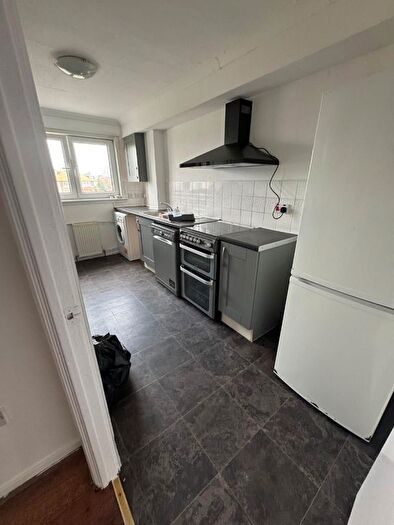 3 Bedroom Flat To Rent In Murrayburn Gardens, Edinburgh, EH14