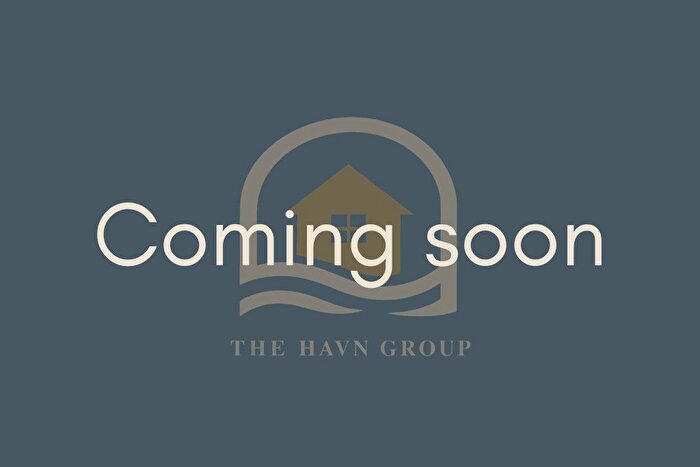 6 Bedroom Semi-Detached House To Rent In Sutton Square, Hounslow, Middlesex, TW5