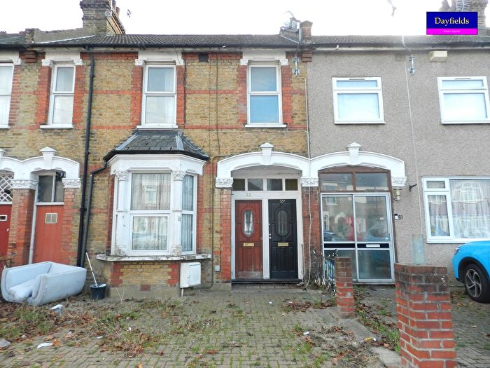1 Bedroom Flat To Rent In Park Road, Enfield, EN3