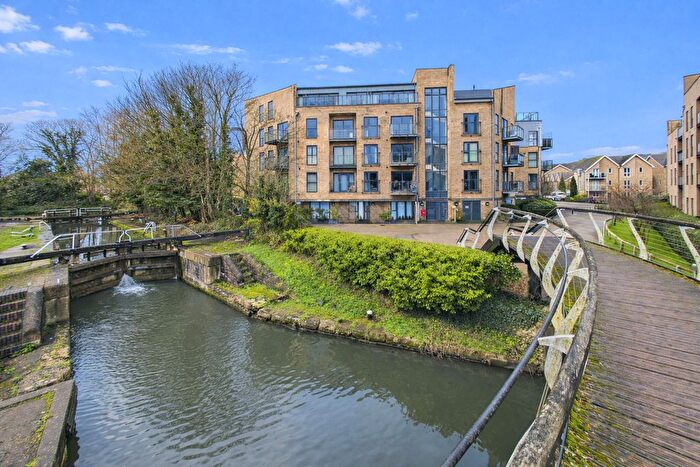 1 Bedroom Flat For Sale In Dickinson House, The Embankment, HP3