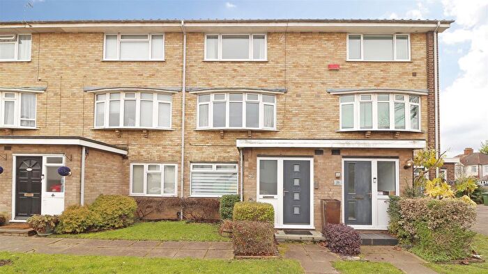 2 Bedroom Maisonette For Sale In Parkview Road, London, SE9