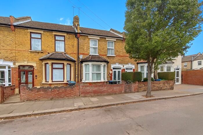 3 Bedroom Terraced House For Sale In Oxford Road, Enfield, EN3