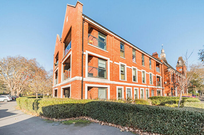 2 Bedroom Apartment For Sale In London Road, Mitcham, CR4