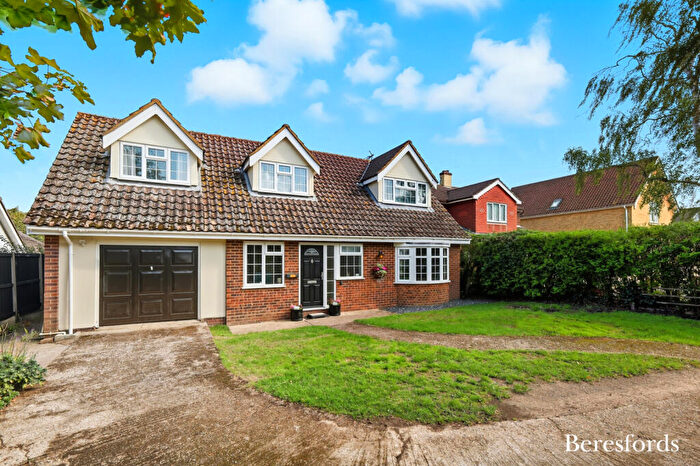 3 Bedroom Detached House For Sale In Peartree Lane, Danbury, CM3