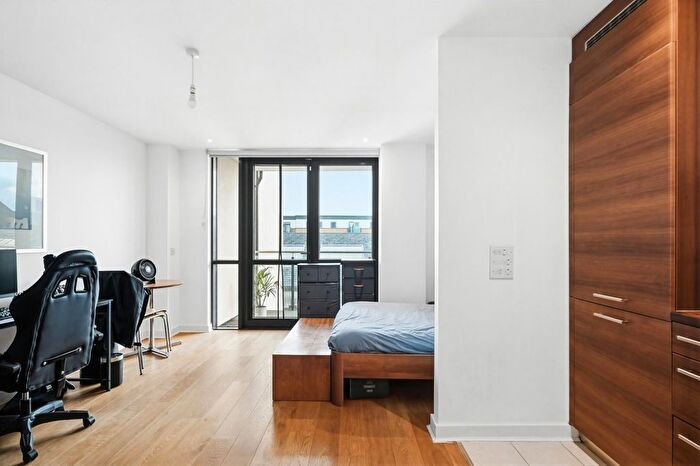 Studio For Sale In Forge Square, London, E14