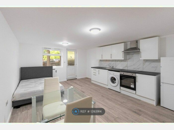 1 Bedroom Bungalow To Rent In Hood Avenue, London, N14