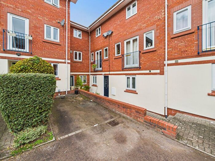 2 Bedroom Flat For Sale In King Edmunds Square, Worcester, Worcestershire, WR1
