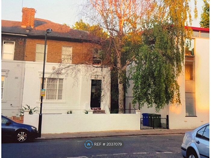 3 Bedroom Flat To Rent In London, London, SE15