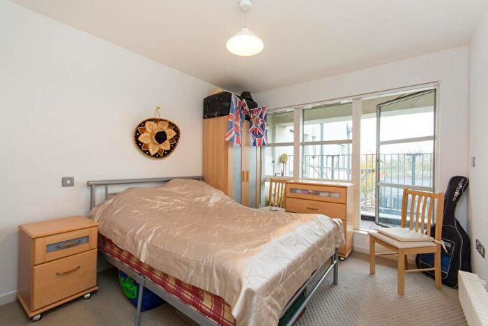 1 Bedroom Flat To Rent In Bethwin Road, Camberwell, London, SE5