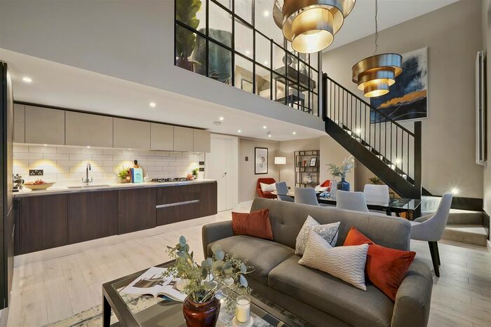 3 Bedroom Flat To Rent In Prout Grove, London, NW10