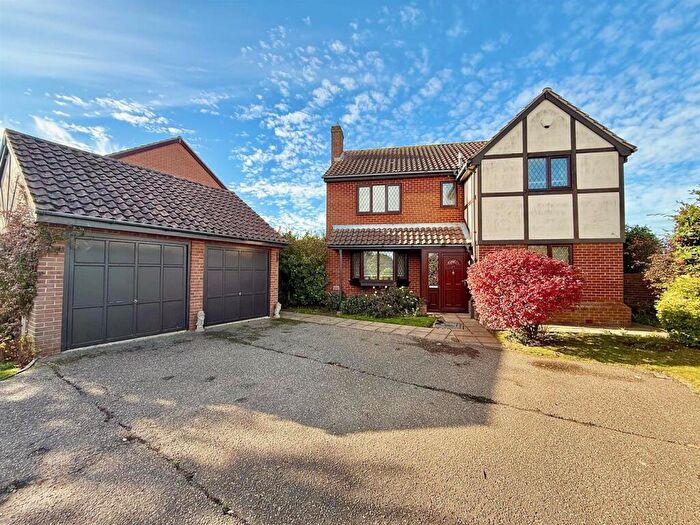 4 Bedroom Detached House For Sale In River Walk, Great Yarmouth, NR30