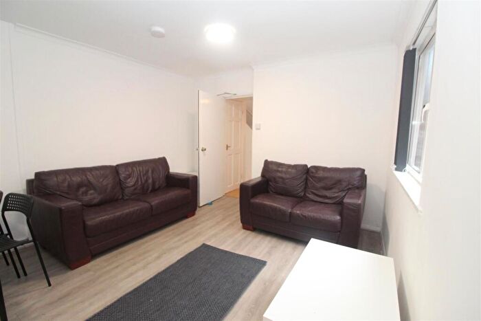 4 Bedroom House To Rent In Wyeverne Road, Cathays, Cardiff, CF24