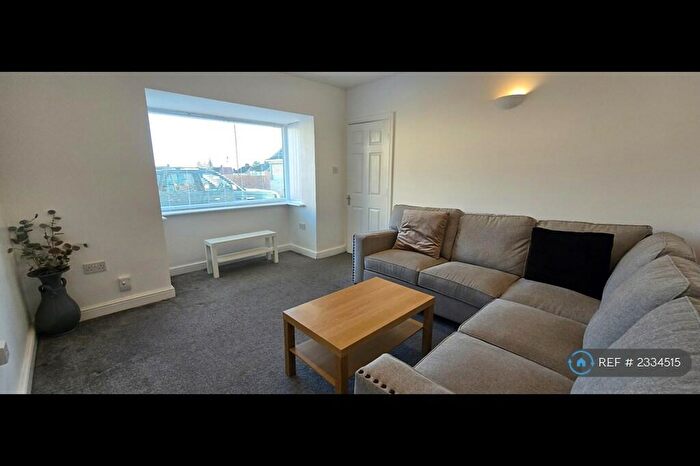 4 Bedroom Bungalow To Rent In Redesdale Grove, Leeds, LS16