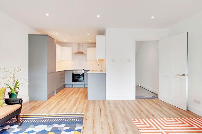 2 Bedroom Maisonette For Sale In Roman Road, Bow, E3
