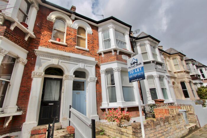 2 Bedroom Flat To Rent In Listria Park, Stoke Newington, London, N16
