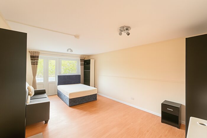 3 Bedroom Flat To Rent In Bartholomew Street, Borough, London, SE1