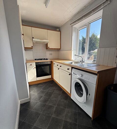 1 Bedroom Flat To Rent In Pine Road, Rochester, ME2