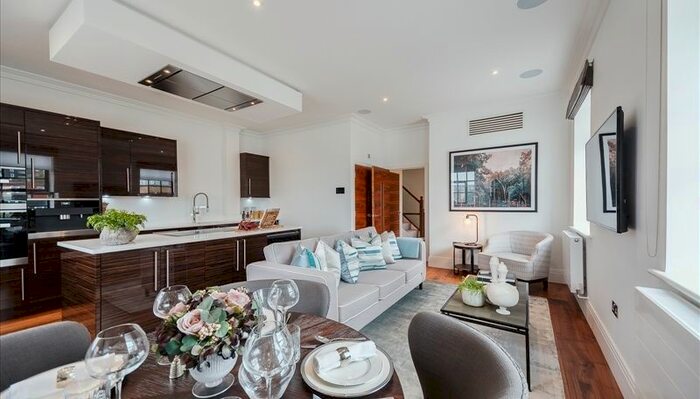 3 Bedroom Flat To Rent In Rainville Road, London, W6