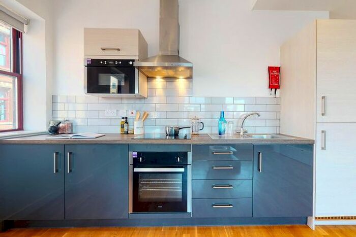 2 Bedroom Flat To Rent In Apt, Crown Residence #, LS1