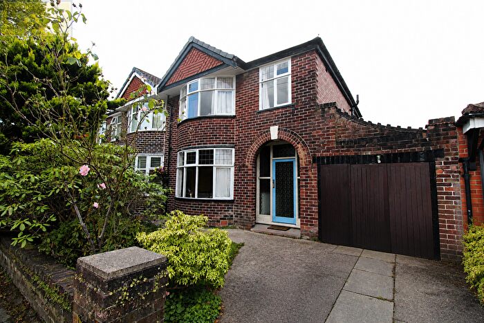 3 Bedroom Semi-Detached House For Sale In Lichfield Road Davyhulme, M41