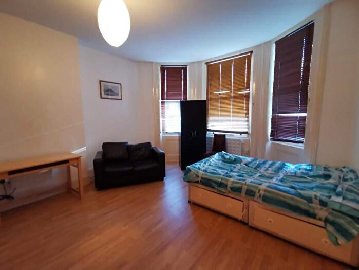Flat To Rent In Holland Road, Hove, East Sussex, BN3