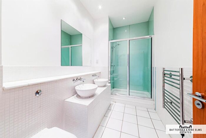 2 Bedroom Apartment For Sale In Bridge Theatre Apartments, Battersea Bridge Road, SW11