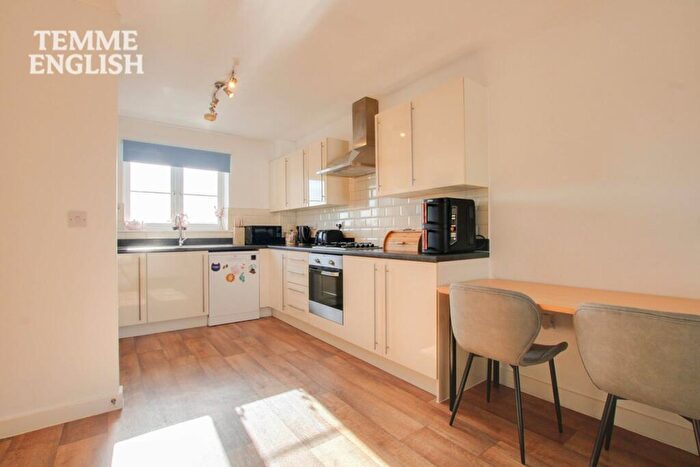 2 Bedroom Flat For Sale In Leinster House, Laindon, SS15