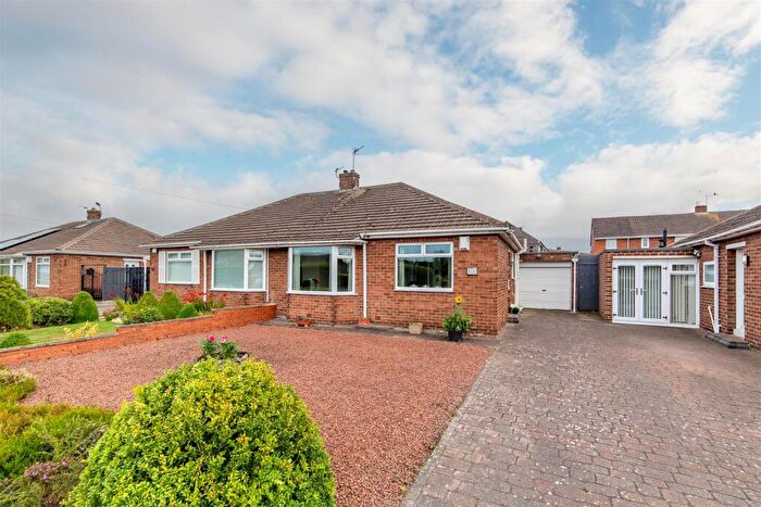3 Bedroom Semi-Detached Bungalow For Sale In Canterbury Way, Wideopen, NE13