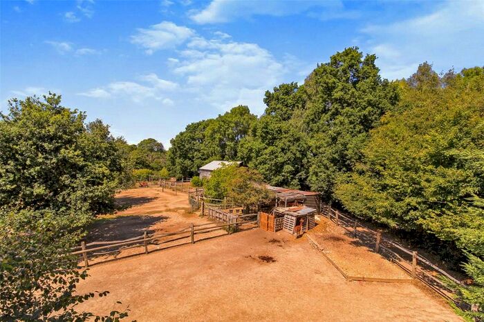 2 Bedroom Barn Conversion For Sale In Shrub Lane, Burwash, Etchingham, TN19