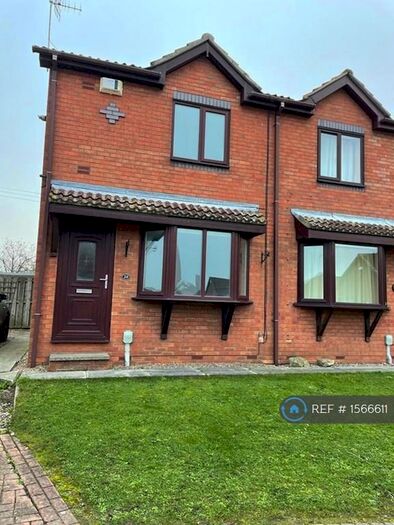 2 Bedroom Semi-Detached House To Rent In Ellis Close, Hull, HU12