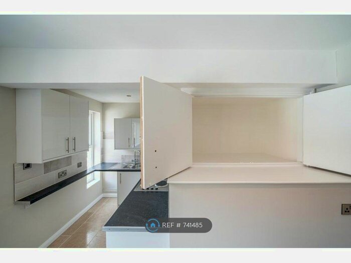 1 Bedroom Flat To Rent In First Floor, Sheffield, S8