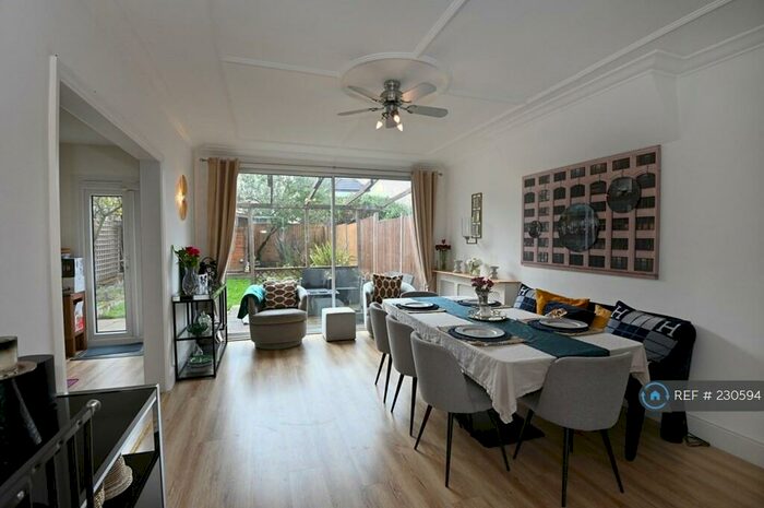 5 Bedroom Semi-Detached House To Rent In St. Andrews Road, London, NW11