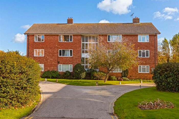 2 Bedroom Apartment For Sale In Meadway Court, Worthing, BN13