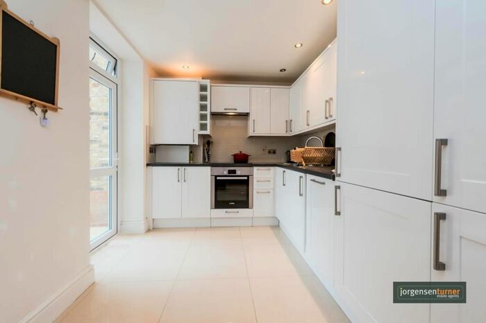 1 Bedroom Flat To Rent In Stowe Road, Shepherds Bush, London, W12