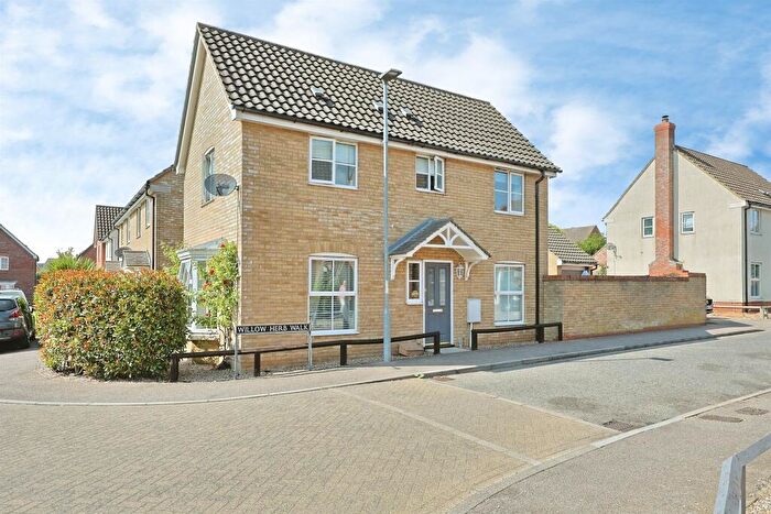 3 Bedroom Link Detached House For Sale In Willow Herb Walk, Wymondham, NR18