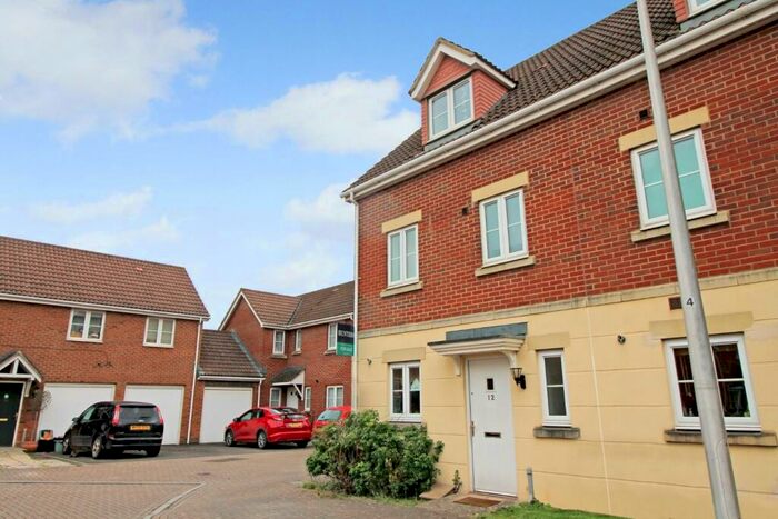 4 Bedroom Town House For Sale In Brunel Way, Yatton, BS49