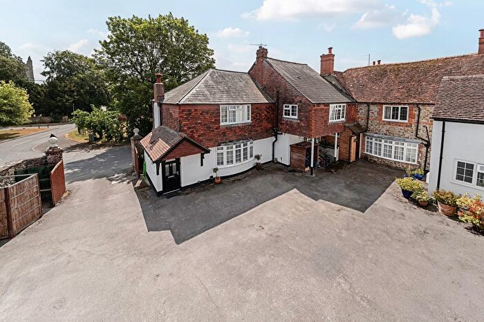 4 Bedroom Link Detached House For Sale In Baydon Road, Hungerford, RG17