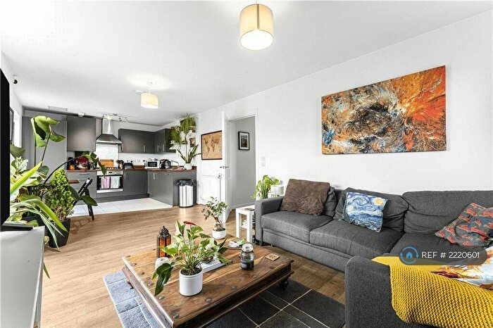 1 Bedroom Flat To Rent In Coutts Court, London, E14