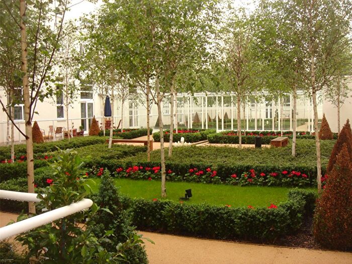 2 Bedroom Flat For Sale In Bromyard Avenue, London, W3