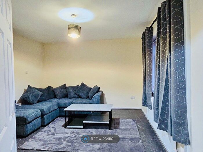 3 Bedroom Semi-Detached House To Rent In Fleming Road, Quinton, Birmingham, B32